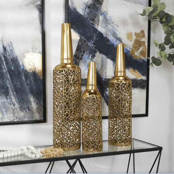 Jarrón de metal calado dorado