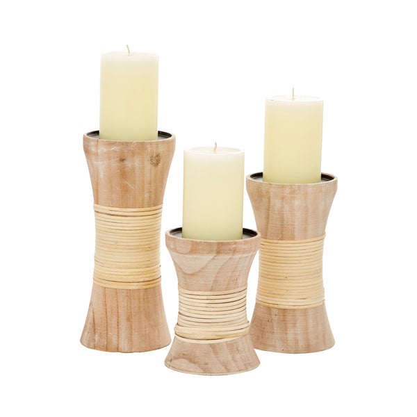 Set candelabros de madera.