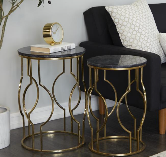 Mesa lateral cubierta mármol.